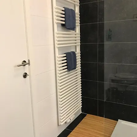 Whaaw أوستيند